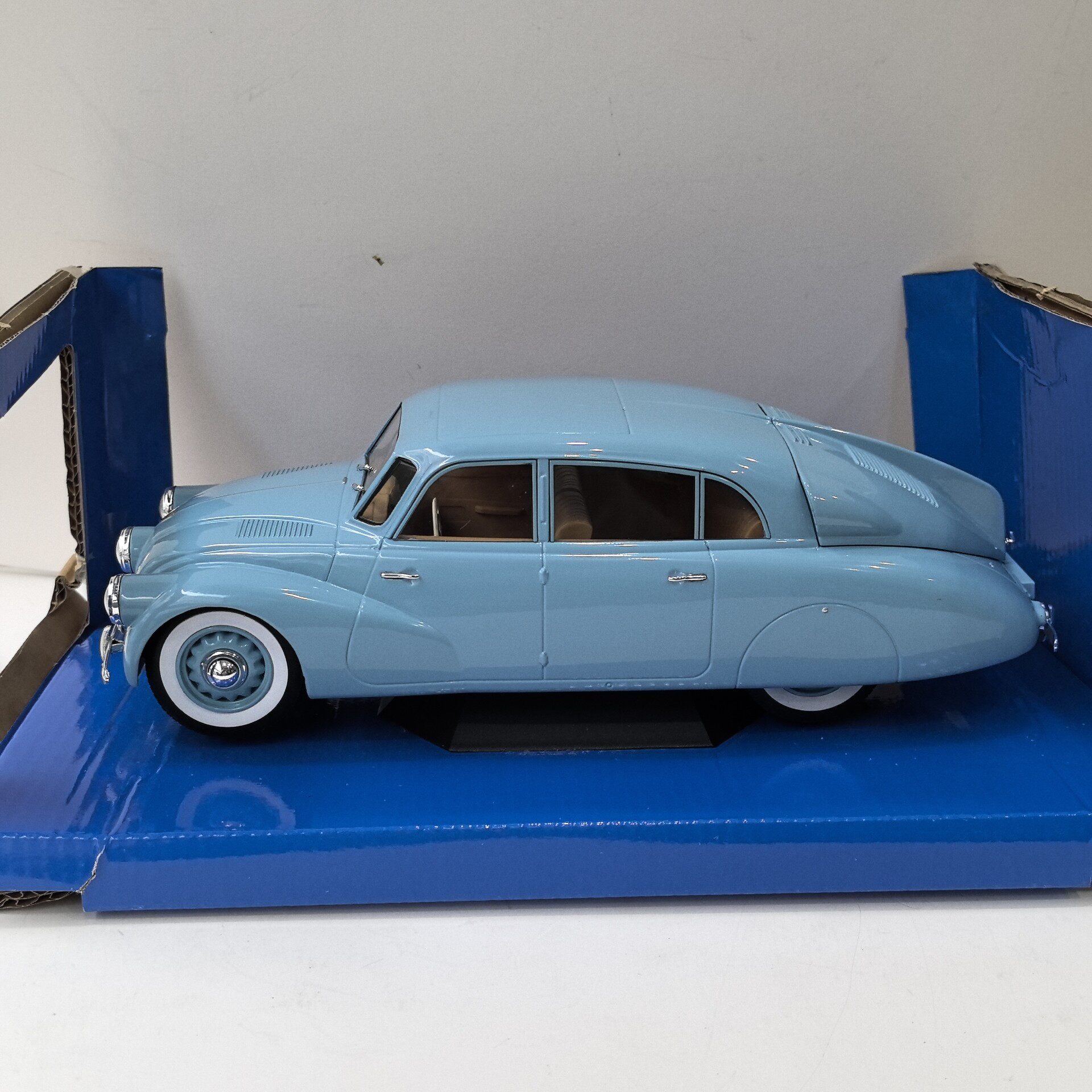 MCG Diecast 1/18 Scale TATRA 8 - Vintage Collectible Cars reseña y precio