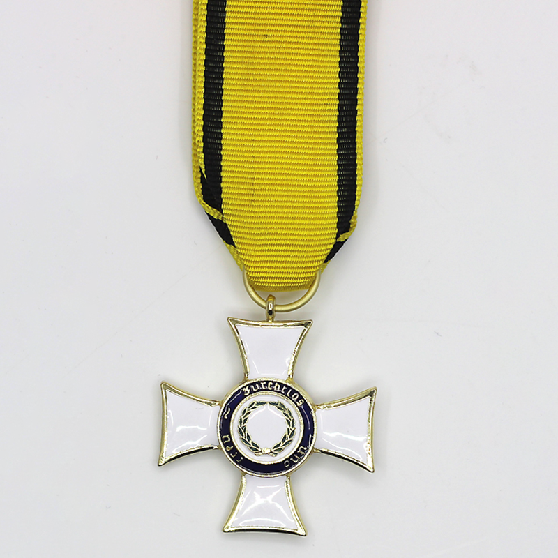 Classic Cross Medal Replica Co - Collectible Vintage Brooches reseña y precio