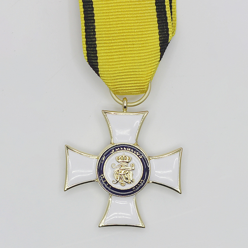 Classic Cross Medal Replica Co - Collectible Vintage Brooches reseña y precio