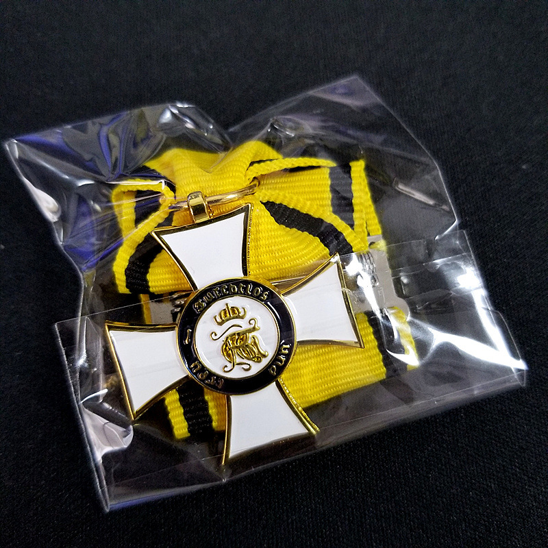 Classic Cross Medal Replica Co - Collectible Vintage Brooches reseña y precio